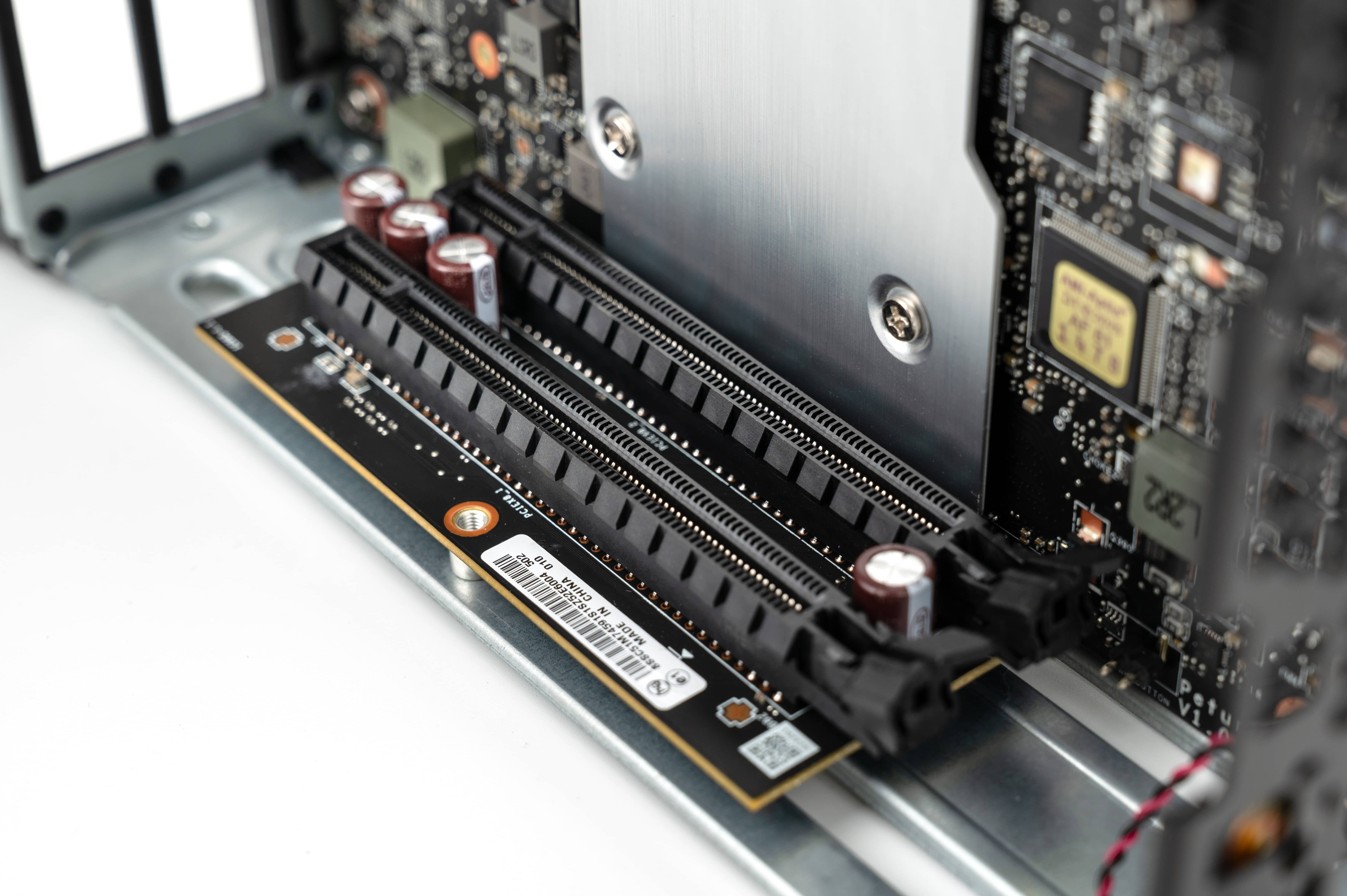 Riser安装主板 Riser安装主板