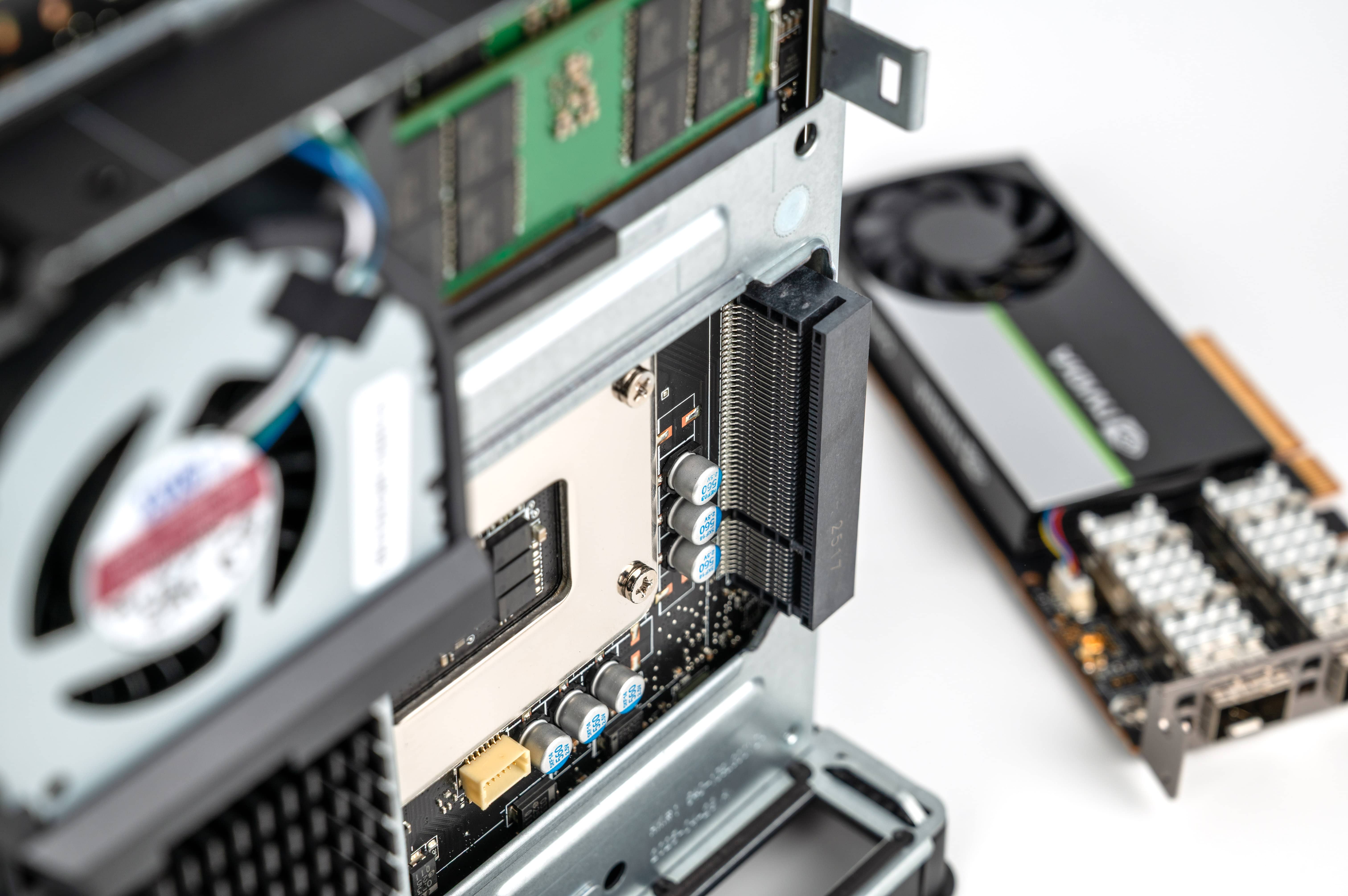 背面插槽 背面插槽